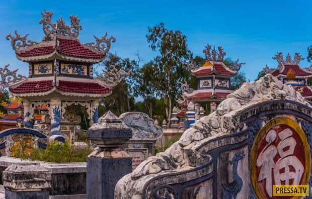 Экзотические кладбища Вьетнама (6 фото)