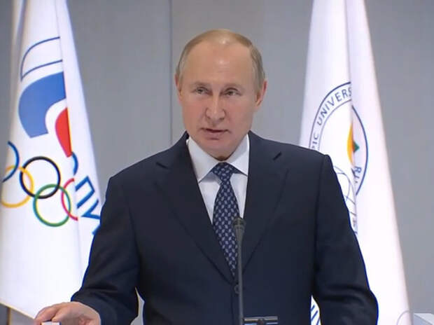 Путин дважды выступил из-за сломанного микрофона