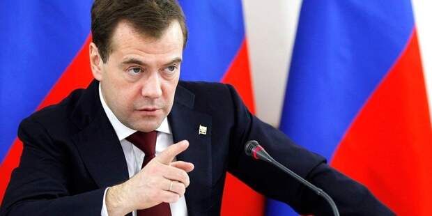 «Медведев был прав»: в Германии неожиданно отреагировали на российскую шутку про EC