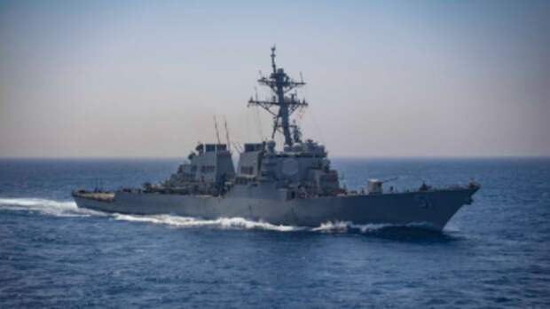 Хуситы атаковали американский эсминец и коммерческие суда в Аденском заливе и Индийском океане