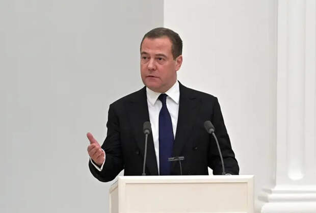 Зампред Совбеза РФ: Человек, называющий себя президентом бывшей Украины — лжец и трус, который боится выборов
