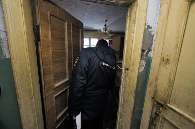 Черные риелторы устроили пытку российской семьи «Синим трактором»