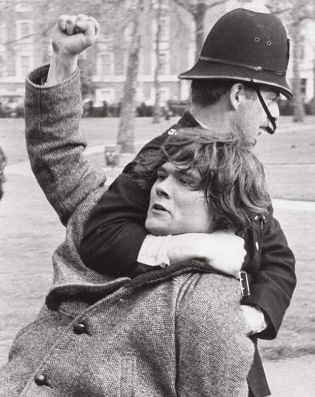 Разгон антивоенной демонстрации в Лондоне. Англия, 1971 год.