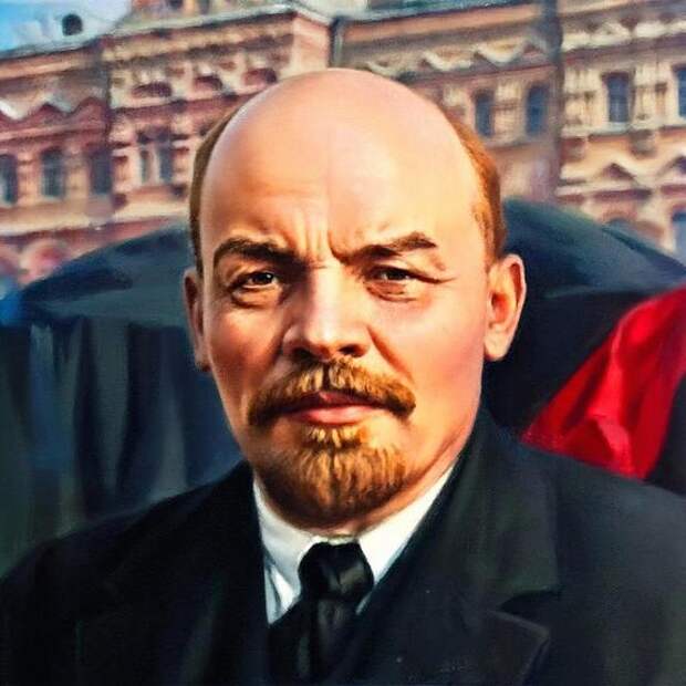 Первокурсник объяснил суду, почему бросил обувь в вождя мирового пролетариата — и не признал вину