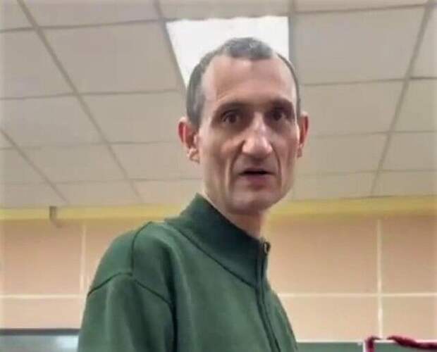 «Убери руки от телфона, тебя уволят»: школьник обматерил учителя в Москве ради хайпового видео