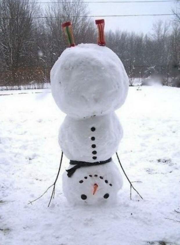 Кто сказал, что снеговик обязательно должен стоять на ногах? зима, снег, снеговик
