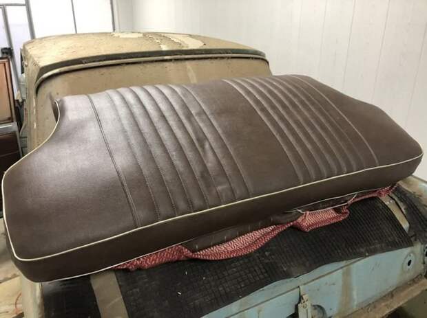 Сиденье отлично сохранилось под чехлом barn find, авто, автомобили, москвич, москвич 408, находка, олдтаймер, ретро авто