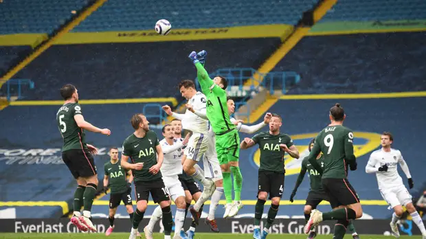 «Тоттенхэм» уступил «Лидсу» в матче АПЛ