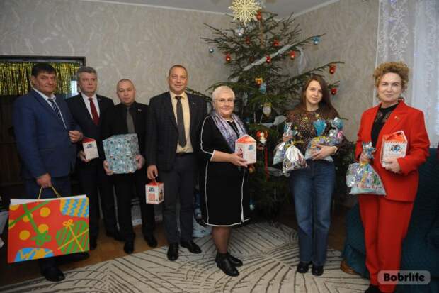 Волшебство на пороге. В Бобруйске дому семейного типа Филипович подарили новогоднюю сказку.