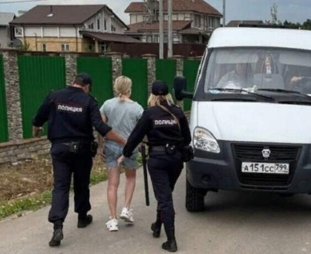 "Договорилась!": бывшая сотрудница Первого канала Марина Овсянникова была арестована