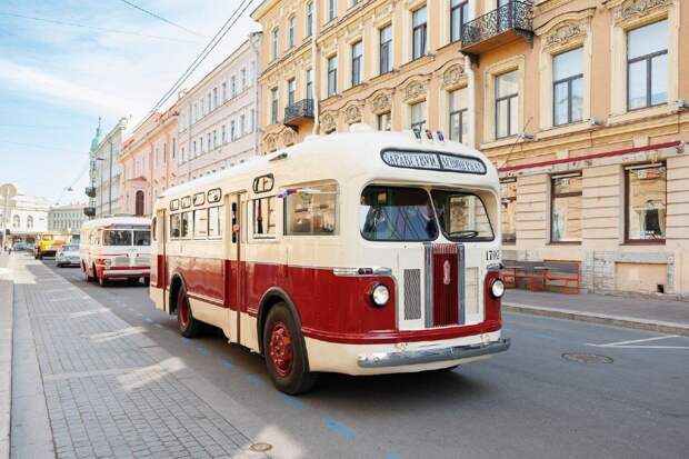 Петербуржцев пригласили в субботу на парад ретро-транспорта