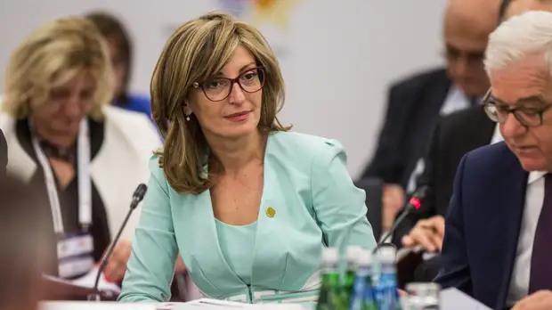 Глава МИД Болгарии намерена совершить визит в Россию в октябре