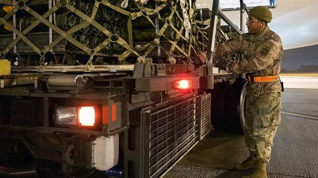 Еврокомиссар отметил невозможность купить оружие в США для Киева за счет бюджета ЕС