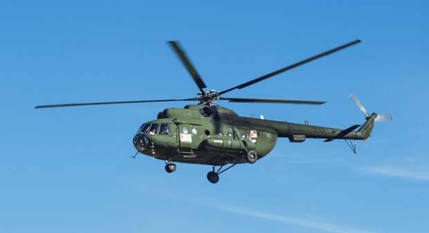 Вертолет Ми-8 экстренно сел в Мурманской области