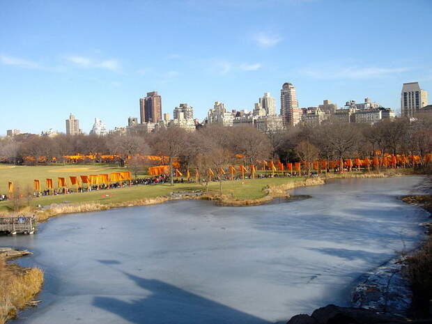 В 2005 году был осуществлен проект «Ворота» в Центральном парке Нью-Йорка. Семь с половиной тысяч оранжевых «ворот» растянулись на 37 километров