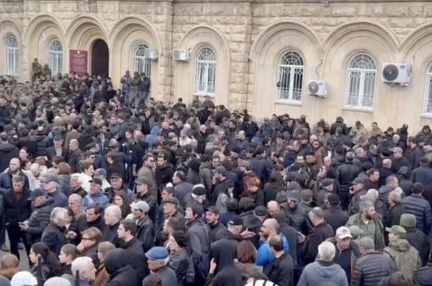 Власти Абхазии и оппозиция договорились продолжить переговоры позже