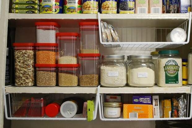 На каждой полке должна находиться определенная категория продуктов. / Фото: inmyroom.ru На каждой полке должна находиться определенная категория продуктов. / Фото: inmyroom.ru