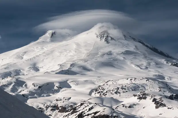 При поисках пропавшего на Эльбрусе сноубордиста задействовали вертолет