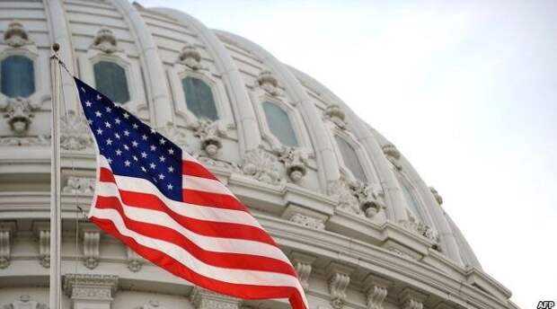 Американский флаг на здании Конгресса США. Фото AFP.