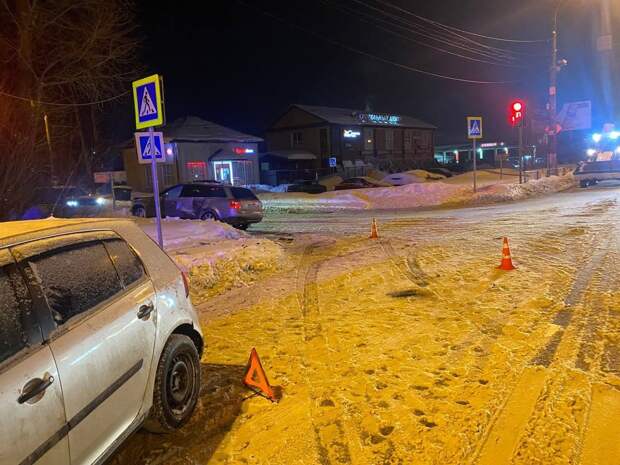 Две иномарки не разъехались на перекрестке в Твери