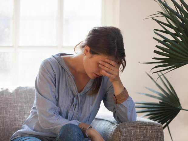 Рассказываем, как неприятные воспоминания держатся в нашей памяти и как от них избавиться.