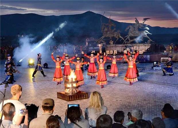 Фестиваль «Хоомей в Центре Азии», проводимый ежегодно в Кызыле, собирает несколько сотен исполнителей со всего мира: из США, Китая, Вьетнама, Канады, Норвегии, Великобритании, Японии, Испании, Италии, Финляндии и Турции 