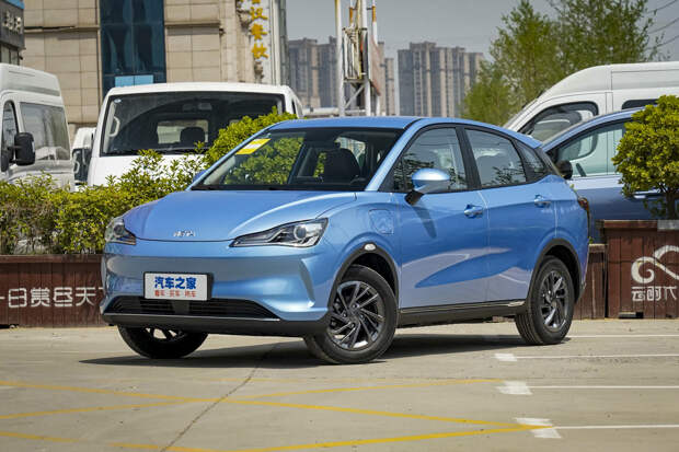 В российских автосалонах начались продажи электрокроссоверов Neta V за 2,1 миллиона рублей
