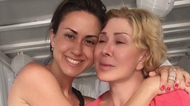 Дочь Любови Успенской отреагировала на слухи о сделанной пластике Дочь Любови Успенской отреагировала на слухи о сделанной пластике