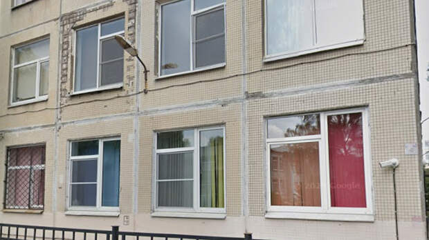 Почти 100 человек пострадали после обеда в школьной столовой в Невском районе