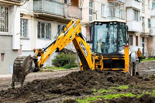 В Симферополе благоустраивают 10 дворовых территорий: адреса