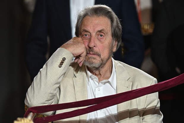 Эррол Маск приехал в храм Христа Спасителя на пасхальную службу