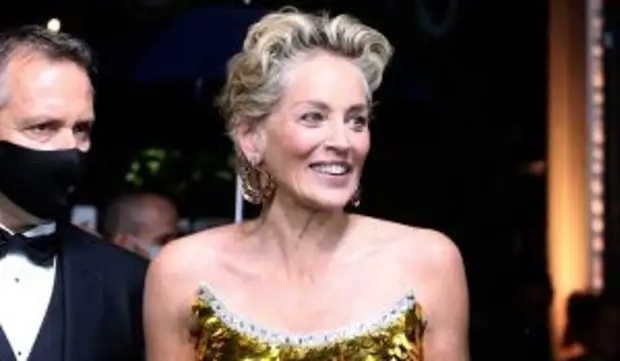 Переплюнула Мадонну: Оголившаяся старушка Шэрон Стоун возбудила народ