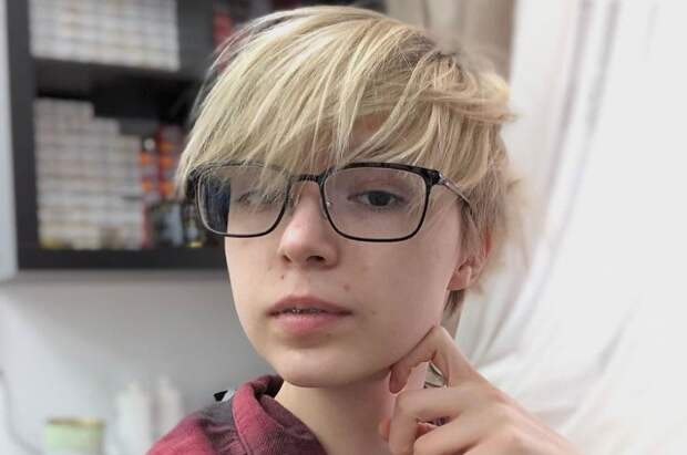 Ребенок Михаила Ефремова рассказал о трудном детстве: "Мать поднимала на меня руку и нож"