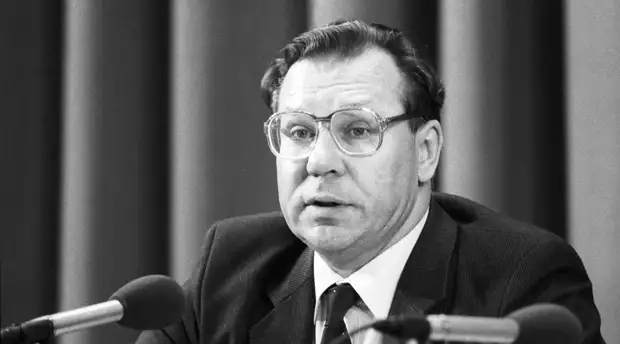 «Для нас это было как на БАМ съездить»: как советские артисты выступали перед ликвидаторами чернобыльской аварии