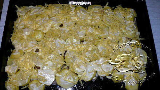Курица запеченная с грибами и картофелем