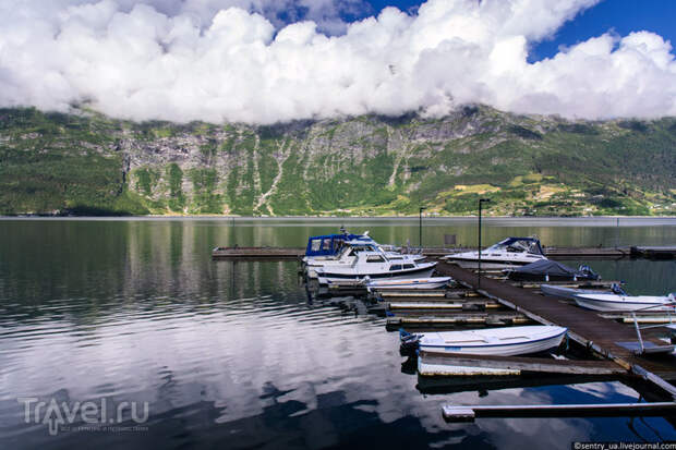 Водопад Voringsfossen и мост Hardangerbrua / Фото из Норвегии