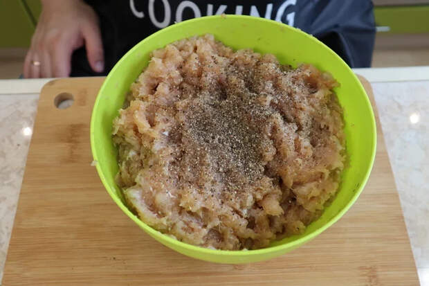 Чесночные, куриные колбаски к пиву (пивчики) Закуска к пиву, Снеки, Вяленое мясо, Видео рецепт, Длиннопост, Видео, Рецепт
