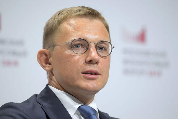 Замглавы Минфина Сазанов призвал поэтапно ввести НДС для онлайн-магазинов