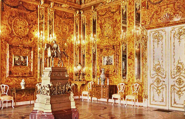Янтарные панели были дипломатическим даром.
