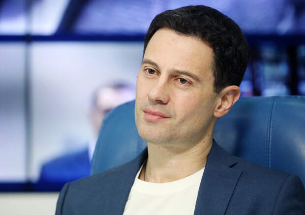 Куда и почему пропал из кино актер Антон Макарский