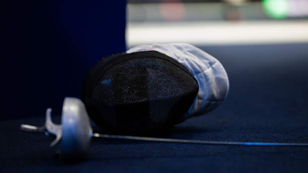 Флаг РФ сожгли у стен отеля российских фехтовальщиков в Тбилиси