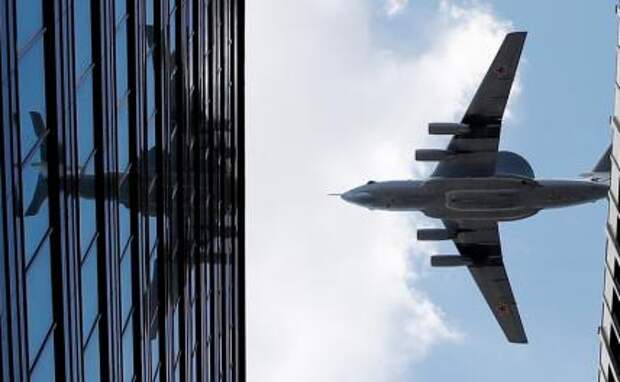 На фото: самолет дальнего радиолокационного обнаружения и управления А-50У