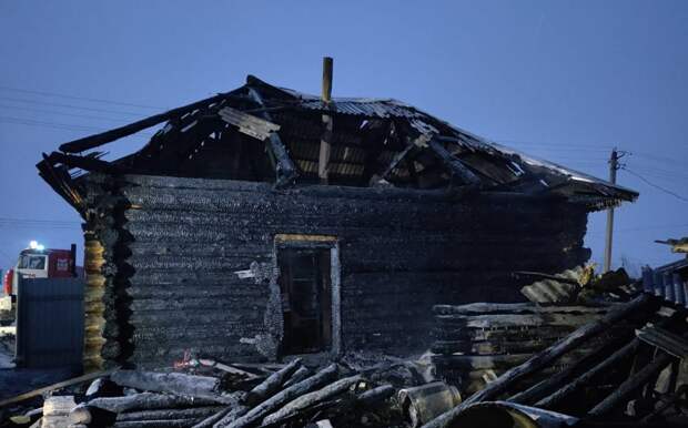 Огонь в Башкирии уничтожил дом: погибли мужчина, его жена и отец