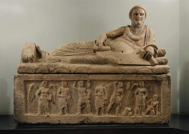 Этрусский саркофаг римской эпохи