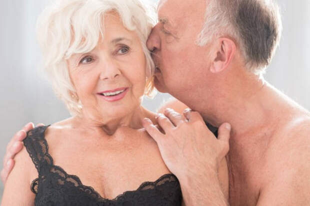 Улучшает память: врачи рекомендуют людям старше 60 лет чаще заниматься сексом