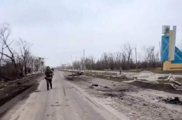 Бегство и капитуляция: боевики ВСУ оставляют позиции на главных участках