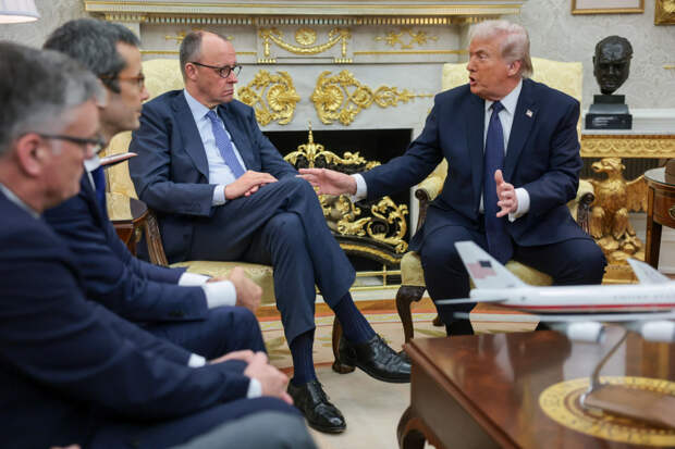 Шлепок Трампа по колену канцлера Германии объяснили