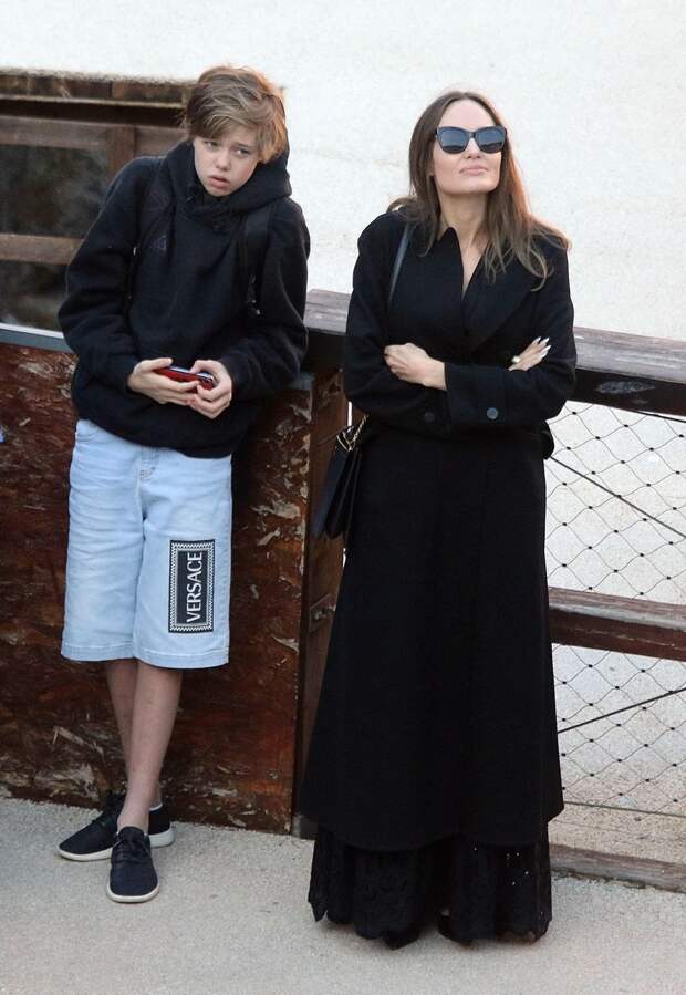 Римские каникулы: Анджелина Джоли на экскурсии с детьми