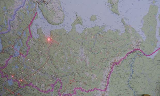 Огоньки на карте - те самые станции, где работают метеорологи    
