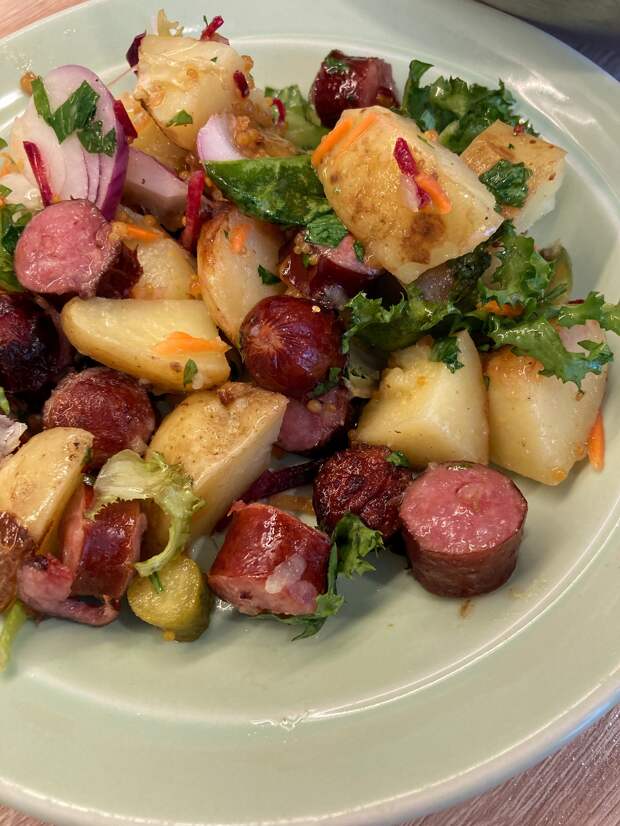 Картофельный салат с колбасками⁠⁠